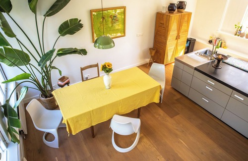 Grachtengordel-West Apartment | Historic canal-side apartment in Central Amsterdam