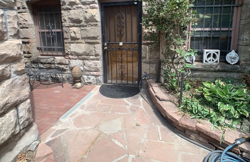 City Park West Apartment | Historic Carriage House Guest Suite WalkScore 91