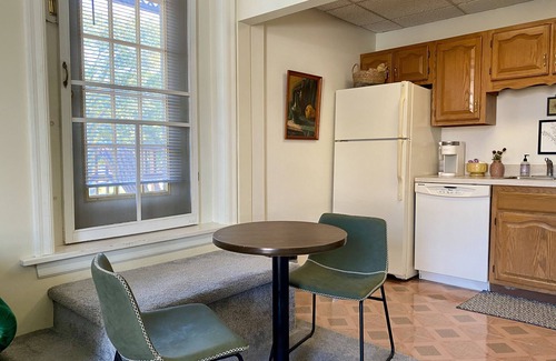 Meadville Apartment | Historic Central Downtown Apartment Close to Allegheny