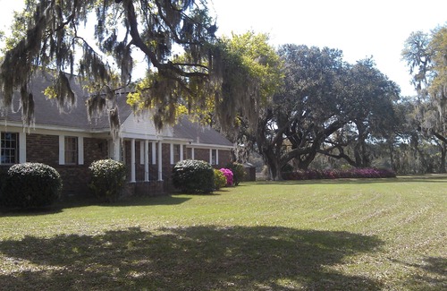 Johns Island House | Historic Charleston Waterfront Hut Homestead Close to Downtown & Kiawah/Folly
