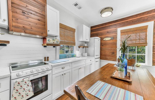 Galveston Condo | Historic Charm-Close to Beach & Attractions!