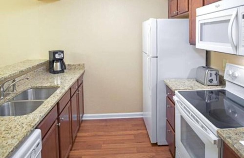 Berkeley Apartment | Historic Charm Meets Resort Comfort/1BR/Sleeps 4/Full Kitchen/Full Resort Access