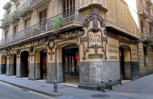 El Raval Apartment | Historic Charm Meets Modern Comfort