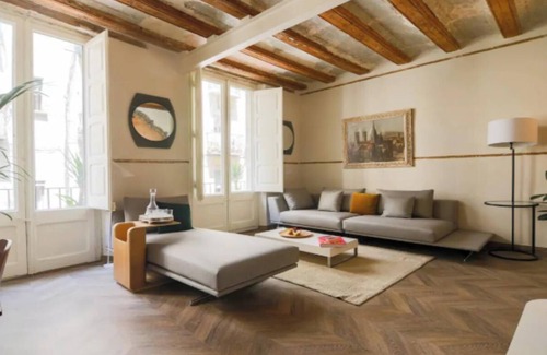 El Raval Apartment | Historic Charm Meets Modern Comfort