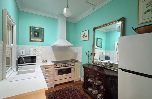 Yass House | Historic charm meets modern amenities - stroll to everything Yass has to offer.