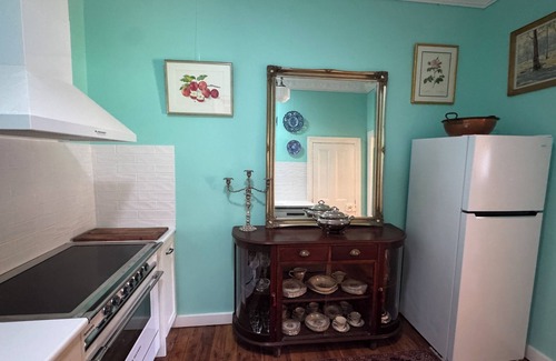 Yass House | Historic charm meets modern amenities - stroll to everything Yass has to offer.