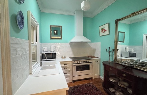 Yass House | Historic charm meets modern amenities - stroll to everything Yass has to offer.