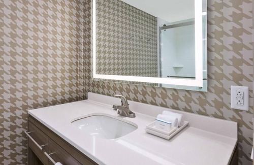 Wilmington Hotel | Historic Charm Meets Modern Comforts! Onsite Parking, Pool, FREE Breakfast!