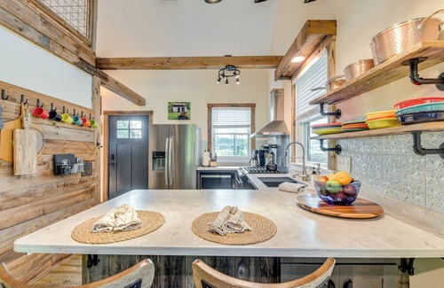 Moscow House | Historic Charm + Modern Luxury: 6 Mi to Stowe Mtn