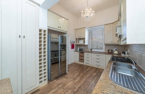 Linkside House | Historic Coastal Gem – 3BR, WiFi, Walk to Lighthouse, Museums & Eateries