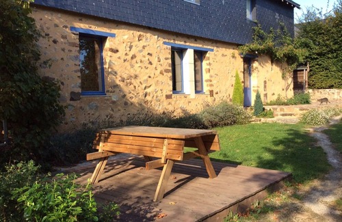 Chemire-en-Charnie Cottage | Historic Cottage in Nature Reserve with Modern Comforts, Near Forest, 8 Guests, Accessible