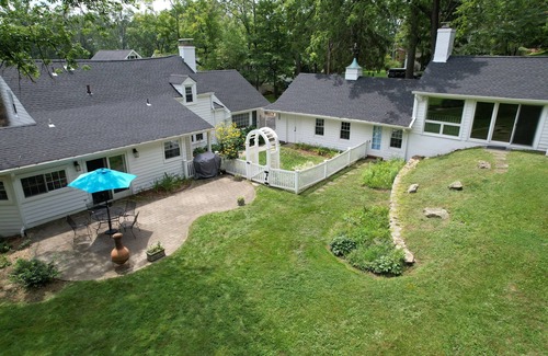 Mendham House | Historic Cottage with Private Pond & Pool on 5 Acres