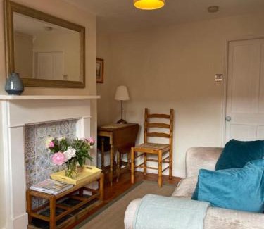 Farnham Apartment | Historic Cottage in Heart of Farnham nr the Castle