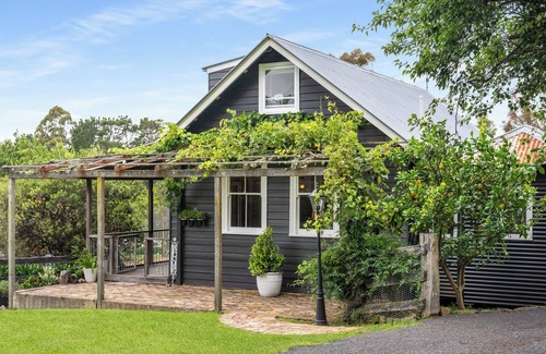 Mittagong Cottage | Historic country cottage on beautiful estate minutes from Bowral and Mittagong