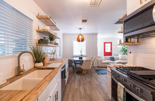 Encanto Cottage | Historic Cozy and Aesthetic Cottage w/Private, Safe Pet-Friendly Yard