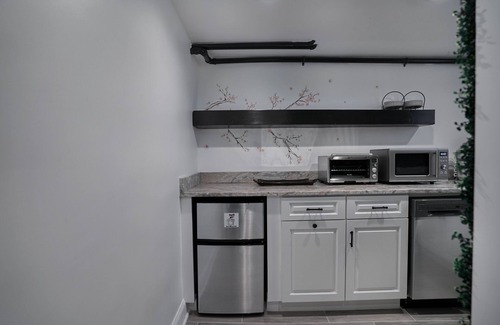 Old Town West Apartment | Historic & Cozy Old Town 1-Bdrm Gem w. Modern Comforts & Free Parking!