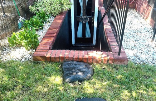 Old Town West Apartment | Historic & Cozy Old Town 1-Bdrm Gem w. Modern Comforts & Free Parking!