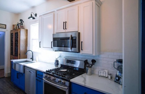 Franklin House | Historic Craftsman-style House- 7 minutes walk Downtown Franklin 2 bed/2 bath