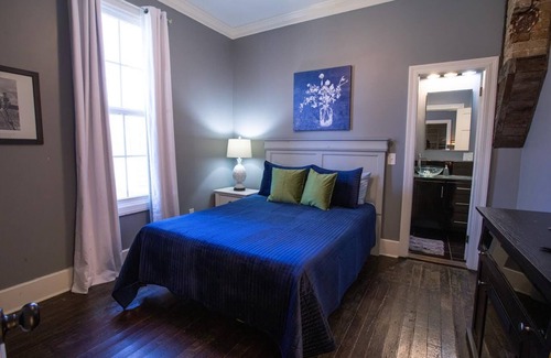 Franklin House | Historic Craftsman-style House- 7 minutes walk Downtown Franklin 2 bed/2 bath