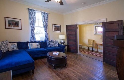 Franklin House | Historic Craftsman-style House- 7 minutes walk Downtown Franklin 2 bed/2 bath