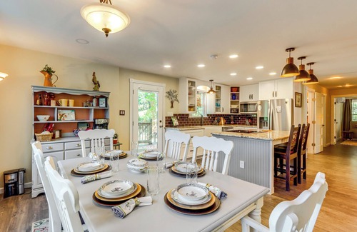 Dahlonega House | Historic Dahlonega Home w/Hot Tub & Porch!