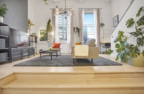 Docklands Apartment | Historic & Designer Loft Style Apt+Parking,Pool