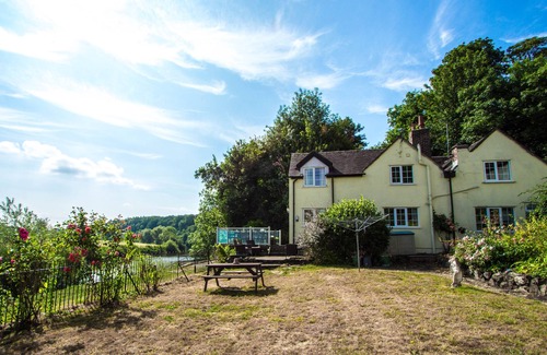 Severn Stoke Cottage | Historic detached cottage, on the banks of the River Severn Nr Upton & Malvern