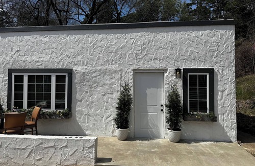 Hot Springs Cottage | Historic District Cottage steps from Hot Springs National Park & Bathhouse Row