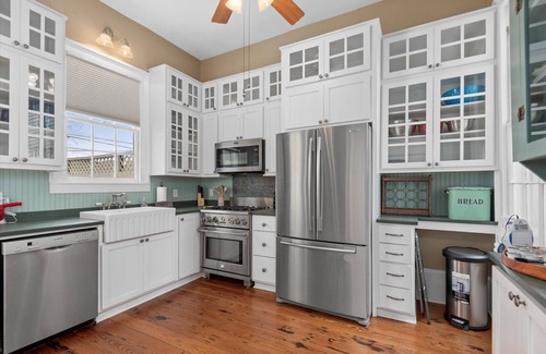 Galveston House | *Historic District* Hot Tub | Fire Pit