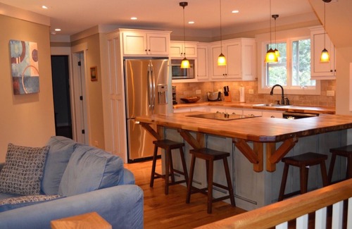 Cleveland House | Historic District Lofty Bungalow