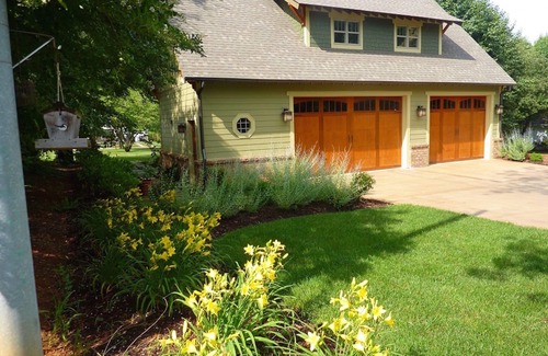 Cleveland House | Historic District Lofty Bungalow