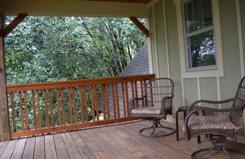 Cleveland House | Historic District Lofty Bungalow