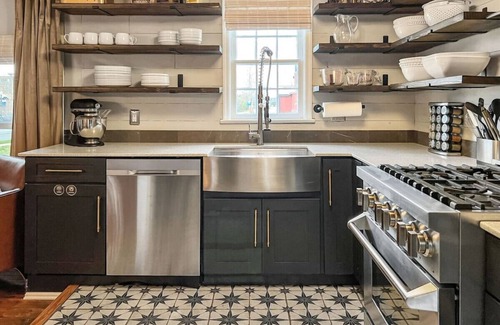 New Bern Apartment | Historic Downtown Gem | Walk to Shops & Dining | Fire Pit + Bikes