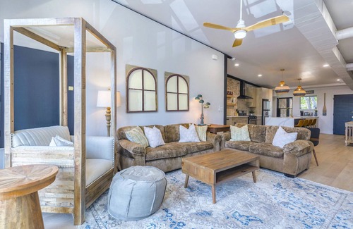 Hutto House | Historic Downtown Hutto Townhome - Modern Comfort Meets Small-Town Charm