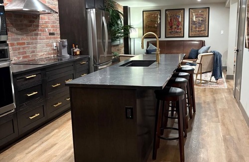 Lacombe Apartment | Historic Downtown Luxury Suite
