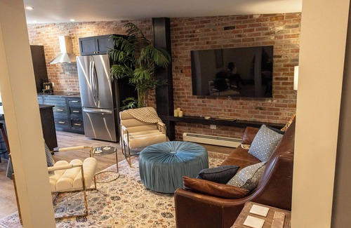 Lacombe Apartment | Historic Downtown Luxury Suite