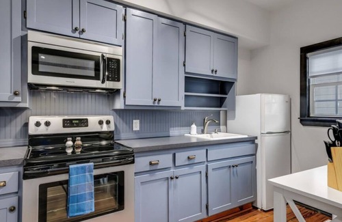 Marble Falls House | Historic Downtown Home! 6 Suites In Downtown Marble Falls