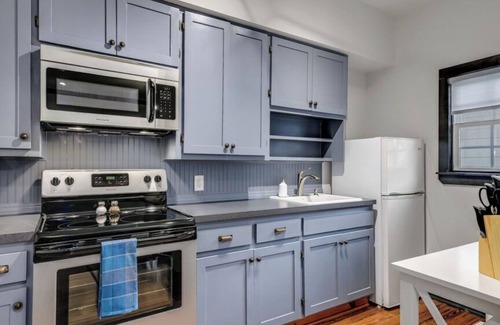 Marble Falls House | Historic Downtown Marble Falls- 3 Suite Travis/LBJ/MrblFlls