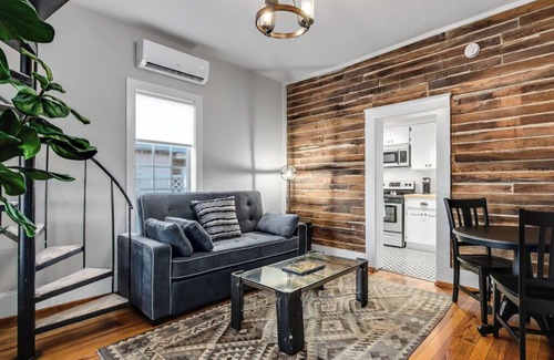 Marble Falls House | Historic Downtown Marble Falls- 3 Suite Travis/LBJ/MrblFlls