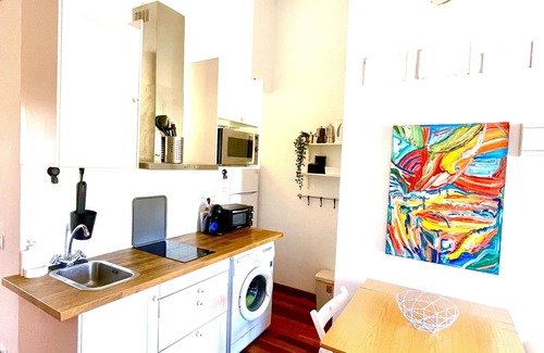 Barrio del Carmen Apartment | HISTORIC DOWNTOWN VALENCIA's Lovely Apartment for 4 Guests.