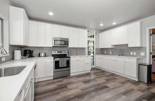 Spokane House | Historic Family Home with 8 BDRMS, 8 BATHS & 3 Kitchens!