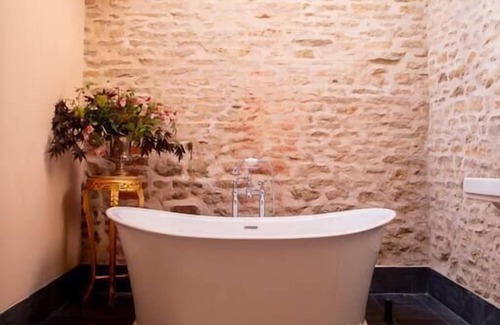 Scunthorpe Other | Historic Farm Cottage with Spa & Catering: up-to 7 guests