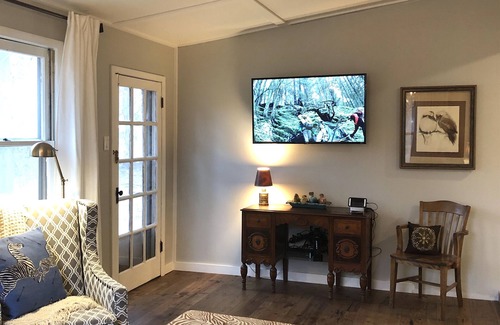 Topeka House | Historic Farmhouse ~ Near Historic NOTO~Bring The Entire Family!