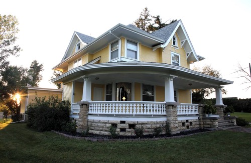 Marion House | Historic farmhouse on an acreage in Marion