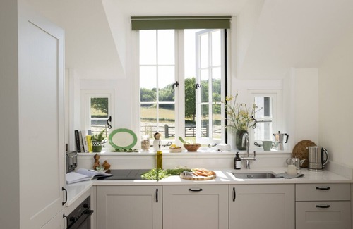 Plumpton Green Apartment | Historic Farmhouse Retreat |South Downs |Sleeps 8