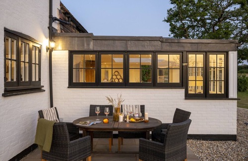 Plumpton Green Apartment | Historic Farmhouse Retreat |South Downs |Sleeps 8