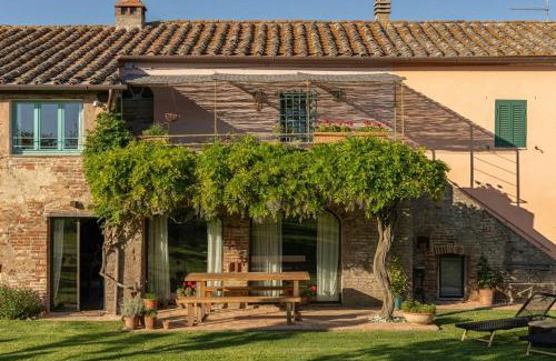 Ferretto House | Historic Farmhouse With Loggia In Cortona