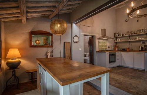 Ferretto House | Historic Farmhouse With Loggia In Cortona