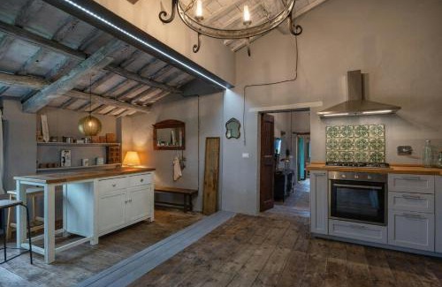 Ferretto House | Historic Farmhouse With Loggia In Cortona