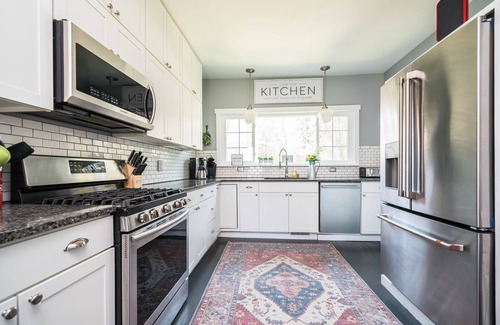 Fennville House | Historic Fenn Hill Estate w/Idyllic Vineyard Views - Arcade, Hot Tub, Fire Pit & Pool